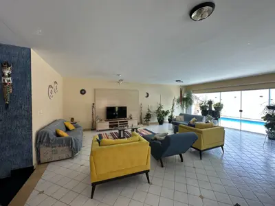 Casa - Sobrado com 6 quartos (sendo 4 suite(s)) a 800,00 metros praia.