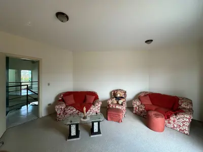 Casa - Sobrado com 6 quartos (sendo 4 suite(s)) a 800,00 metros praia.
