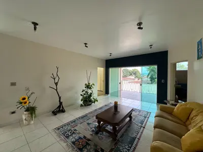 Casa - Sobrado com 6 quartos (sendo 4 suite(s)) a 800,00 metros praia.