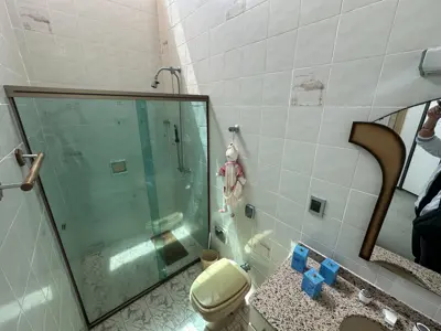 Casa - Sobrado com 6 quartos (sendo 4 suite(s)) a 800,00 metros praia.