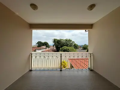 Casa - Sobrado com 6 quartos (sendo 4 suite(s)) a 800,00 metros praia.