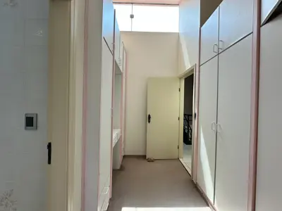 Casa - Sobrado com 6 quartos (sendo 4 suite(s)) a 800,00 metros praia.
