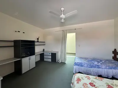 Casa - Sobrado com 6 quartos (sendo 4 suite(s)) a 800,00 metros praia.