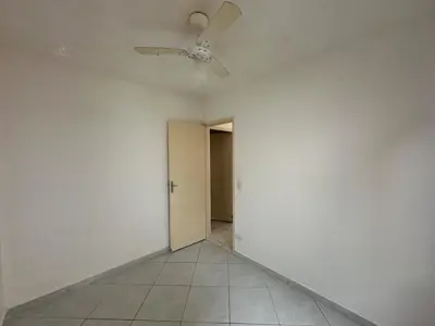 Apartamento - Amplo com 2 quartos  a 3900,00 metros praia.