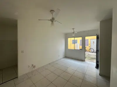 Apartamento - Amplo com 2 quartos  a 3900,00 metros praia.
