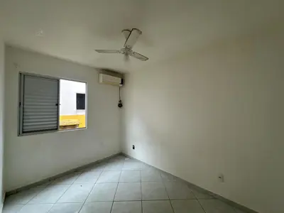 Apartamento - Amplo com 2 quartos  a 3900,00 metros praia.