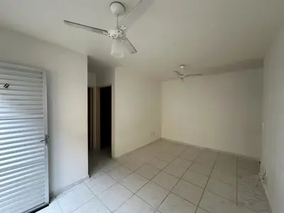 Apartamento - Amplo com 2 quartos  a 3900,00 metros praia.