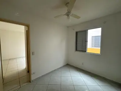 Apartamento - Amplo com 2 quartos  a 3900,00 metros praia.