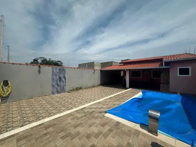 Casa - Térrea com 2 quartos (sendo 1 suite(s)) a 4500,00 metros praia.