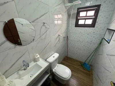 Casa - Térrea com 2 quartos (sendo 1 suite(s)) a 4500,00 metros praia.