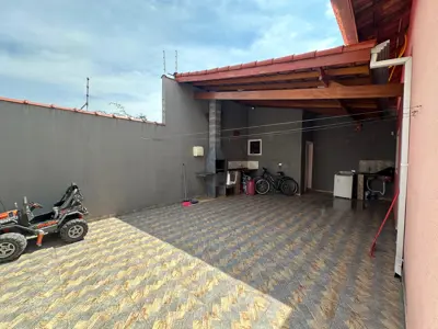 Casa - Térrea com 2 quartos (sendo 1 suite(s)) a 4500,00 metros praia.