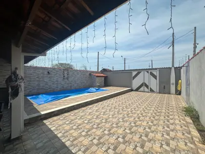 Casa - Térrea com 2 quartos (sendo 1 suite(s)) a 4500,00 metros praia.