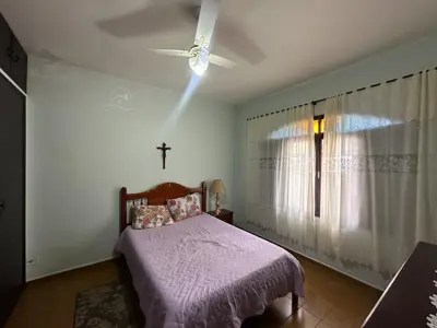 Casa - Térrea com 2 quartos (sendo 0 suite(s)) a 800,00 metros praia.