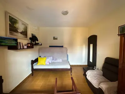 Casa - Térrea com 2 quartos (sendo 0 suite(s)) a 800,00 metros praia.