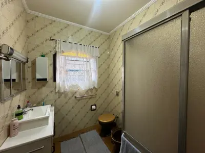 Casa - Térrea com 2 quartos (sendo 0 suite(s)) a 800,00 metros praia.