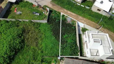 Terreno - Parte de lote com  quartos  a 1500,00 metros praia.