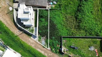 Terreno - Parte de lote com  quartos  a 1500,00 metros praia.