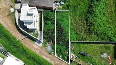 Terreno - Parte de lote com  quartos  a 1500,00 metros praia.