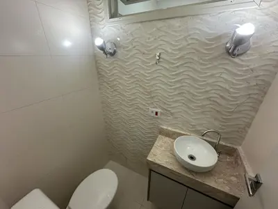 Casa - Térrea com 3 quartos (sendo 1 suite(s)) a 450,00 metros praia.