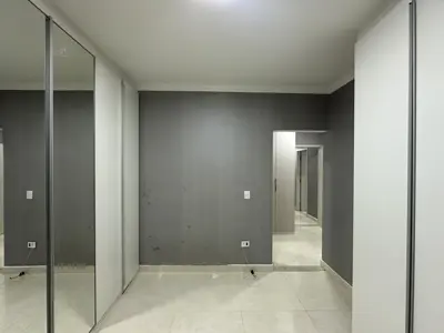 Casa - Térrea com 3 quartos (sendo 1 suite(s)) a 450,00 metros praia.