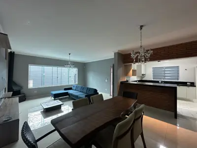 Casa - Térrea com 3 quartos (sendo 1 suite(s)) a 450,00 metros praia.