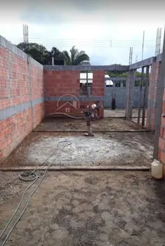 Casa - Sobrado com 3 quartos (sendo 2 suite(s)) a 3000,00 metros praia.