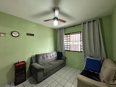 Casa - Térrea com Edícula com 2 quartos (sendo 1 suite(s)) a 2000,00 metros praia.