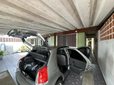 Casa - Térrea com Edícula com 2 quartos (sendo 1 suite(s)) a 2000,00 metros praia.