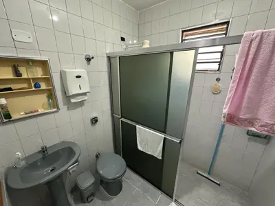 Casa - Térrea com Edícula com 2 quartos (sendo 1 suite(s)) a 2000,00 metros praia.