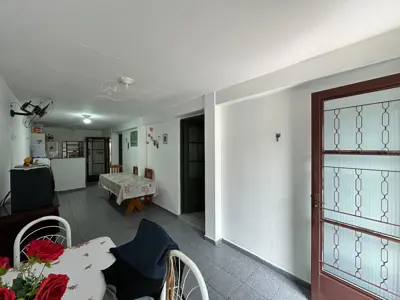 Casa - Térrea com Edícula com 2 quartos (sendo 1 suite(s)) a 2000,00 metros praia.