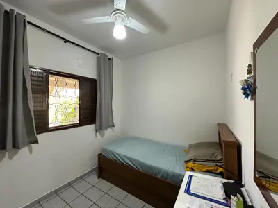 Casa - Térrea com Edícula com 2 quartos (sendo 1 suite(s)) a 2000,00 metros praia.