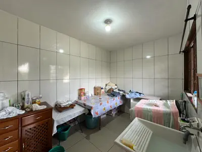 Casa - Térrea com Edícula com 2 quartos (sendo 1 suite(s)) a 2000,00 metros praia.
