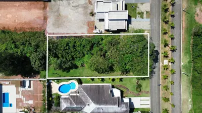 Terreno - Amplo com  quartos  a 2000,00 metros praia.