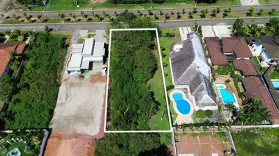 Terreno - Amplo com  quartos  a 2000,00 metros praia.