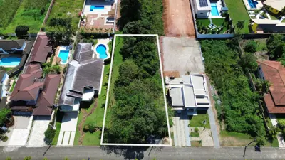 Terreno - Amplo com  quartos  a 2000,00 metros praia.