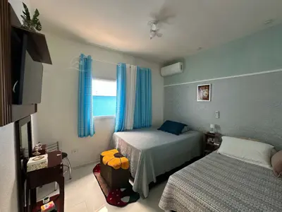 Casa - Térrea com 2 quartos (sendo 1 suite(s)) a 1100,00 metros praia.