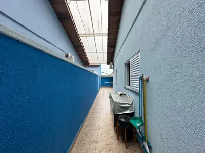 Casa - Térrea com 2 quartos (sendo 1 suite(s)) a 1100,00 metros praia.