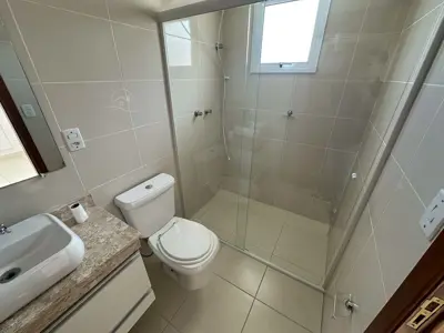 Apartamento - Cobertura com 3 quartos (sendo 2 suite(s)) a 400,00 metros praia.