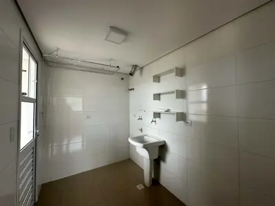 Apartamento - Cobertura com 3 quartos (sendo 2 suite(s)) a 400,00 metros praia.