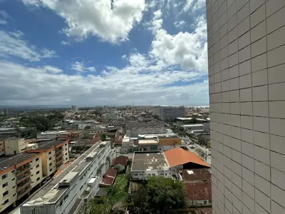 Apartamento - Cobertura com 3 quartos (sendo 2 suite(s)) a 400,00 metros praia.