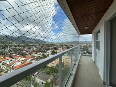 Apartamento - Cobertura com 3 quartos (sendo 2 suite(s)) a 400,00 metros praia.