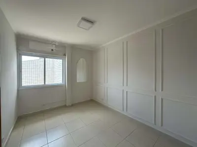 Apartamento - Cobertura com 3 quartos (sendo 2 suite(s)) a 400,00 metros praia.