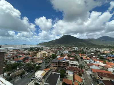 Apartamento - Cobertura com 3 quartos (sendo 2 suite(s)) a 400,00 metros praia.