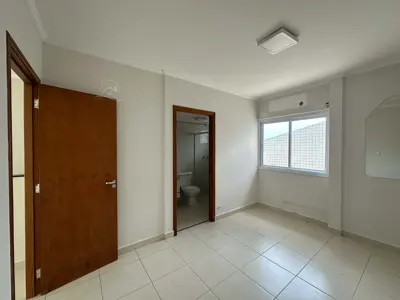 Apartamento - Cobertura com 3 quartos (sendo 2 suite(s)) a 400,00 metros praia.