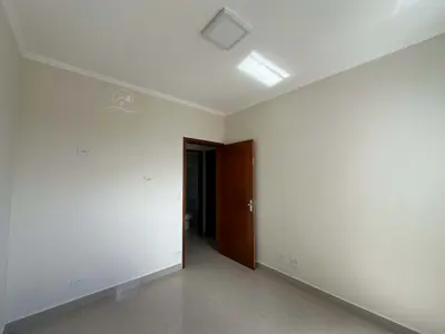 Apartamento - Cobertura com 3 quartos (sendo 2 suite(s)) a 400,00 metros praia.