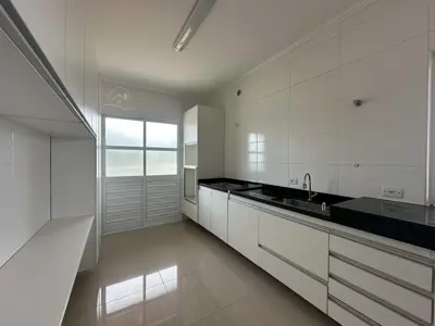 Apartamento - Cobertura com 3 quartos (sendo 2 suite(s)) a 400,00 metros praia.