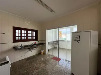 Casa - Sobrado com 3 quartos (sendo 1 suite(s)) a 400,00 metros praia.