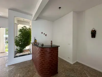 Casa - Sobrado com 3 quartos (sendo 1 suite(s)) a 400,00 metros praia.