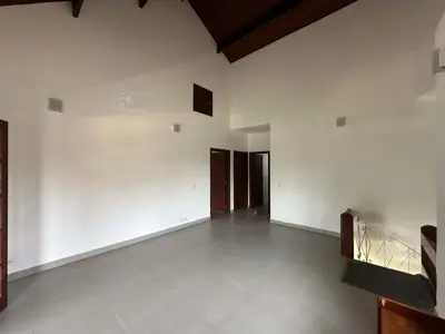 Casa - Sobrado com 3 quartos (sendo 1 suite(s)) a 400,00 metros praia.