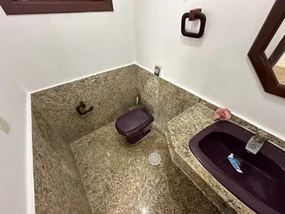 Casa - Sobrado com 3 quartos (sendo 1 suite(s)) a 400,00 metros praia.